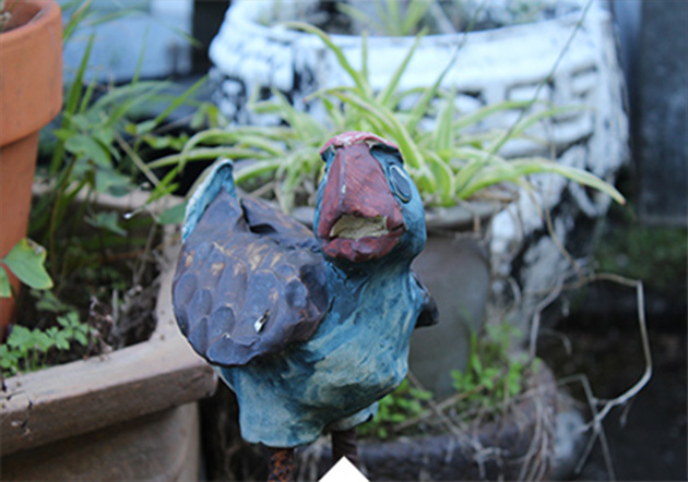 Painted metal bird garden ornament — Outdoor & Garden